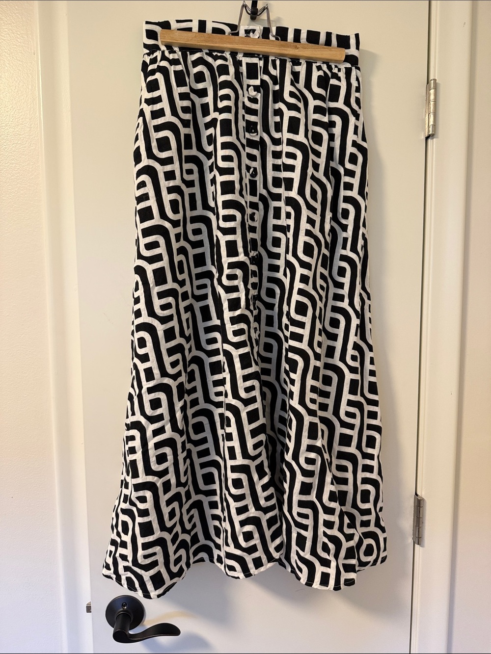 Black & White Geometric Skater Skirt - Elegant Circle Silhouette
